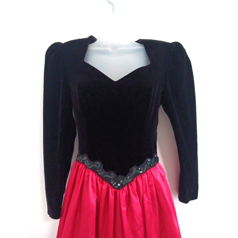VTG Velvet Satin Dress Gown Size 6 Red Black Velvet 80's Rock Vampire Goth Retro - Picture 2 of 16
